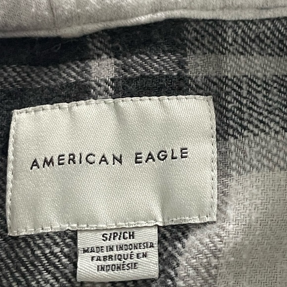 American eagle hooded flannel, size SM black and grey plaid - Picture 2 of 2